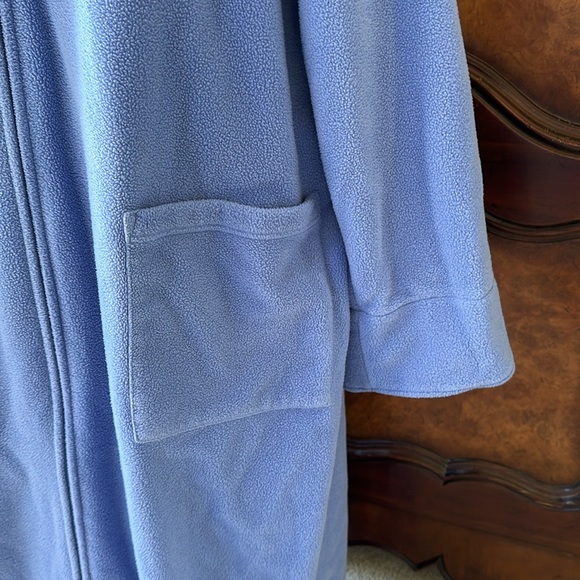 L.L. Bean Long Robe with Collar - Picture 6 of 13